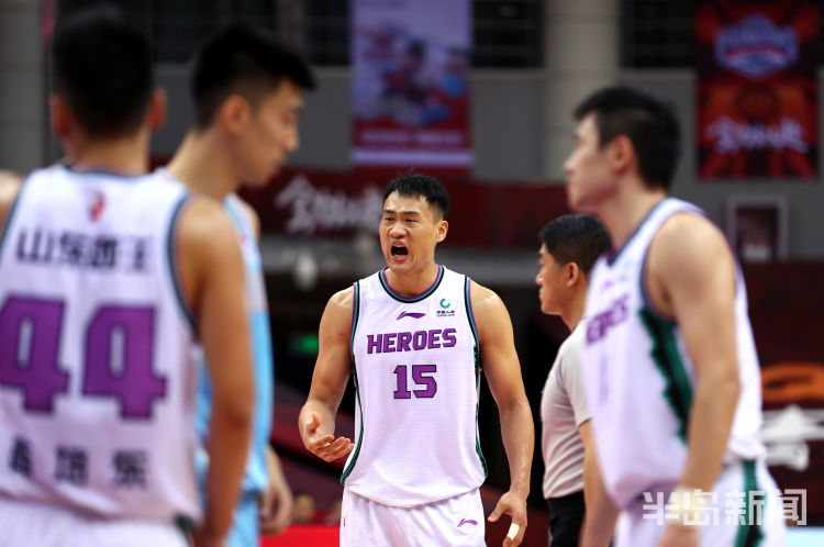 周琦|周琦轮休新疆五人得分上双 山东巩晓彬感叹队员拼劲不足