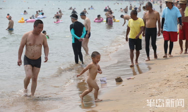 浴场|入伏第一天 青岛第一海水浴场渐“热”