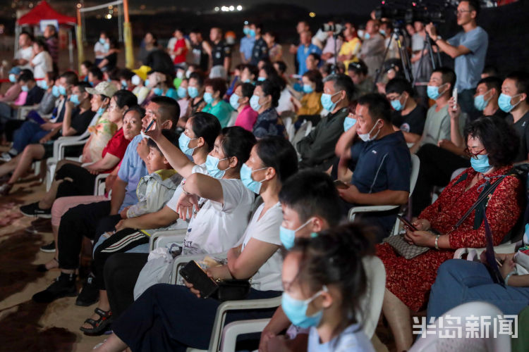 沙滩|石老人海水浴场：沙滩电影月 吹来时尚风