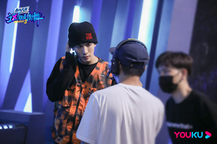 battle|开播即battle！《这！就是街舞3》队长大秀震撼炸街 放话“赢就完事”