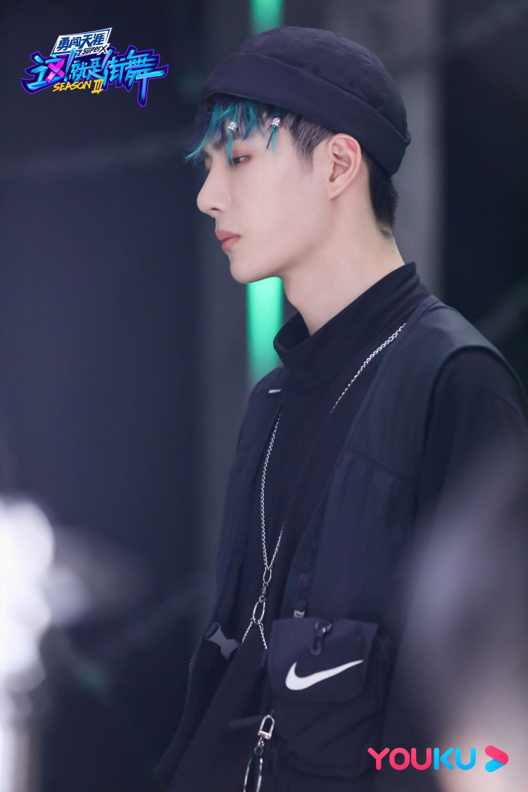battle|开播即battle！《这！就是街舞3》队长大秀震撼炸街 放话“赢就完事”