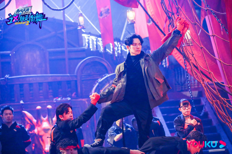 battle|开播即battle！《这！就是街舞3》队长大秀震撼炸街 放话“赢就完事”