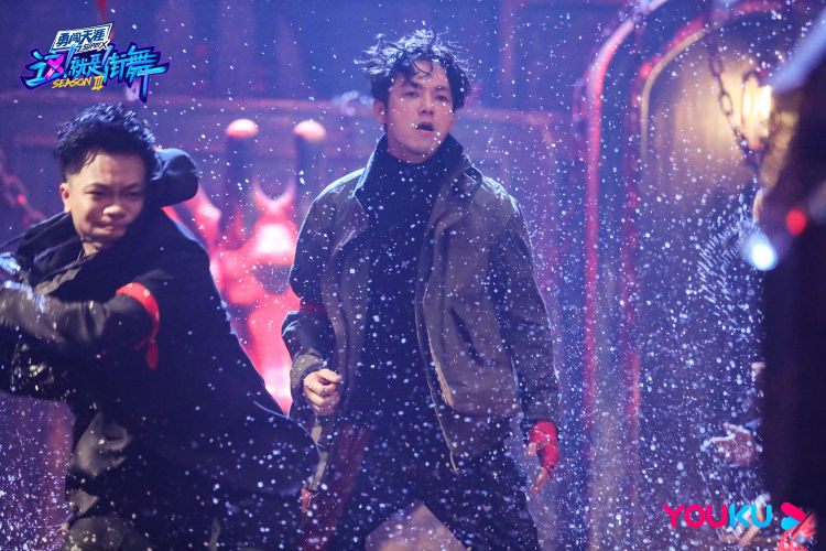 battle|开播即battle！《这！就是街舞3》队长大秀震撼炸街 放话“赢就完事”
