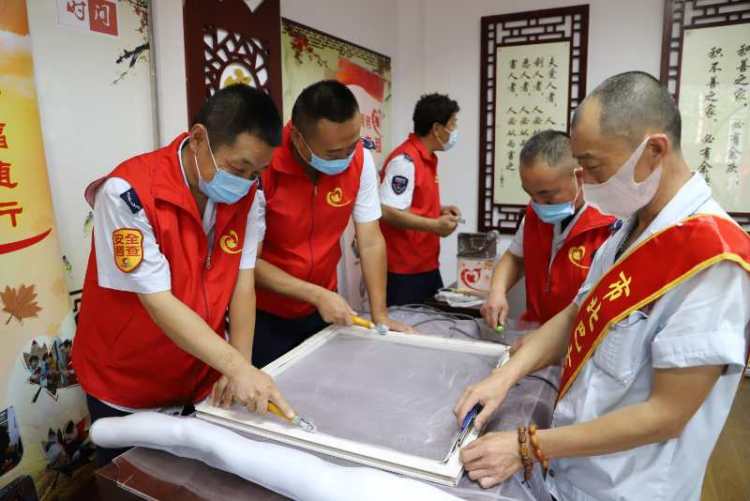 进社区|青岛市北巴士“红叶红”志愿者进社区 便民服务送身边