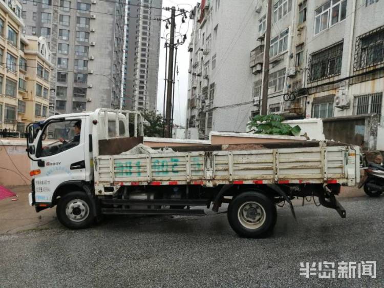 挡土墙|青岛连续降雨 金湖路一楼前挡土墙发生垮塌