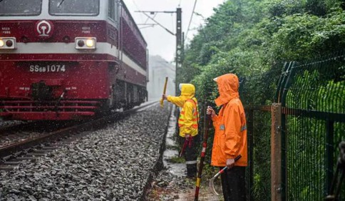 汛期乘火車出行指南：遇到這些情況可以辦理免費退票
