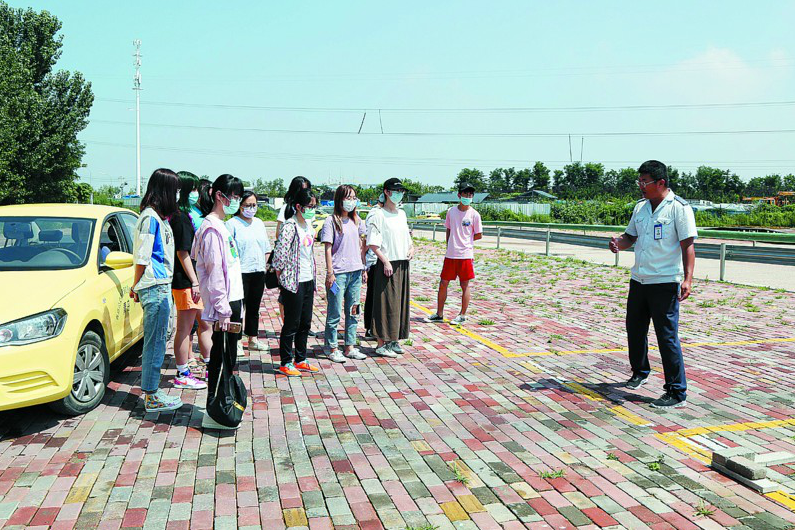 |暑假学车“热”度爆表 青岛车管所一天放出5400个考试号