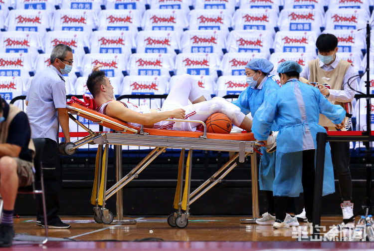 连伤|CBA复赛第二阶段青岛连伤两员大将 不敌浙江遭遇连败