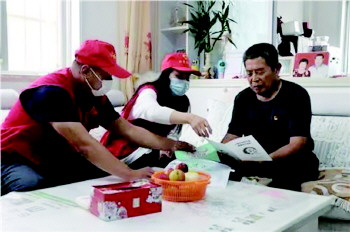 |威海文登用7000余份“清风包”敲响党员干部“家门”