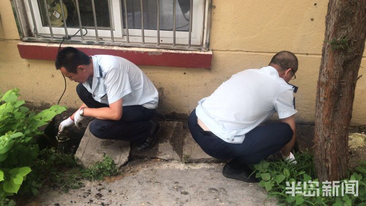 40|李沧区胜利桥积水40公分 公交突击队员紧急抢险