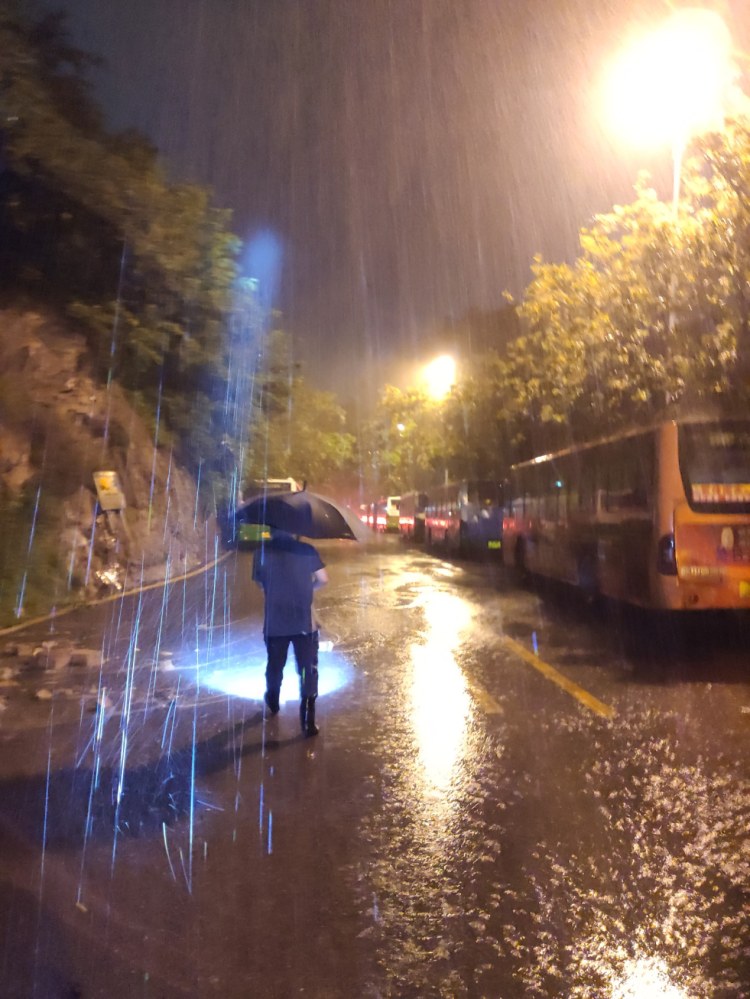 崂山区|崂山区自然资源局连夜巡察地质灾害点 确保人民群众生命财产安全