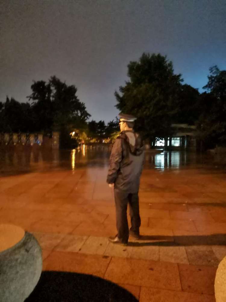 八大关|青岛市南区综合执法局八大关中队全力做好防汛工作