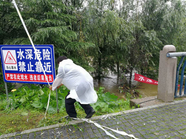 300|李沧公安300余警力24小时防汛巡逻 确保汛期安全