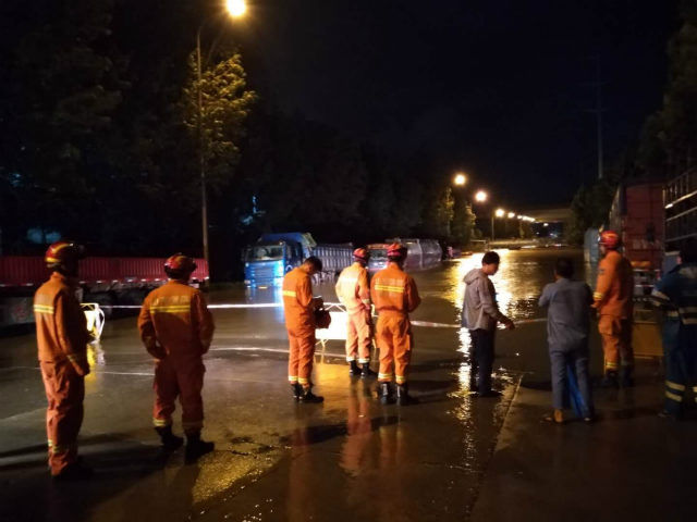 300|李沧公安300余警力24小时防汛巡逻 确保汛期安全