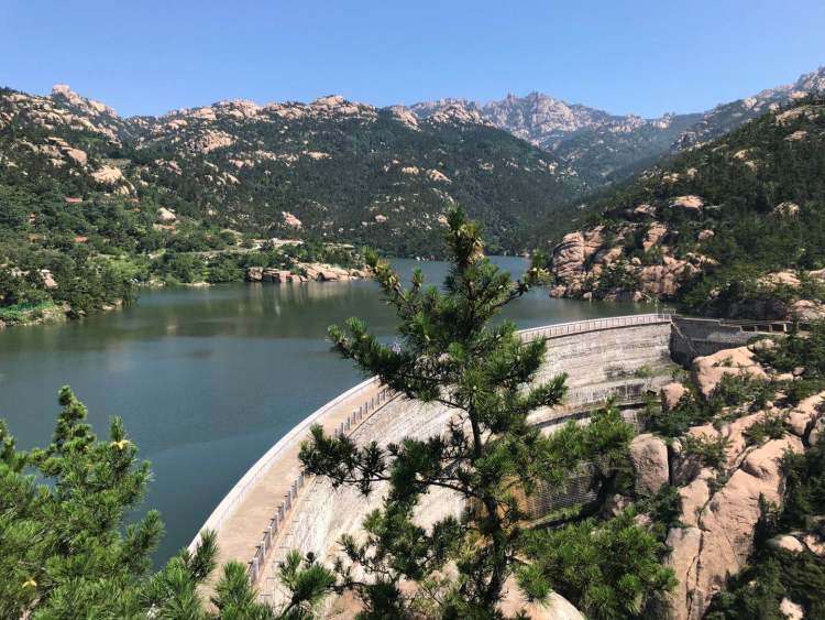 溢洪|崂山沙子口街道流清河水库满库 安全完成溢洪