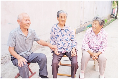 如一日|胶州：81岁女婿照顾99岁岳母 36年如一日迎来幸福大家庭