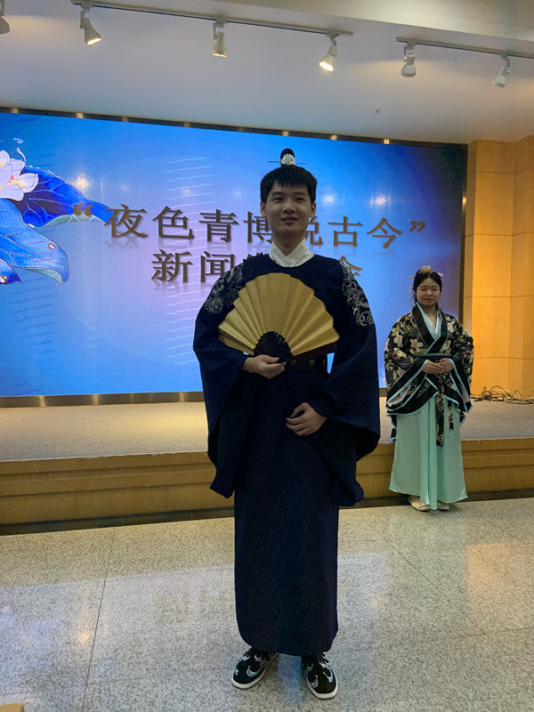 打卡|穿着汉服趁着夜色到青博来打卡 顺便看文物玩快闪