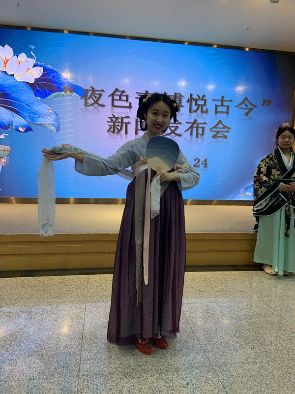 打卡|穿着汉服趁着夜色到青博来打卡 顺便看文物玩快闪