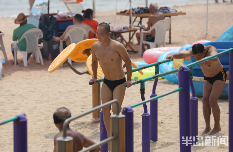 夏日|青岛第一海水浴场：夏日里的“动感”沙滩