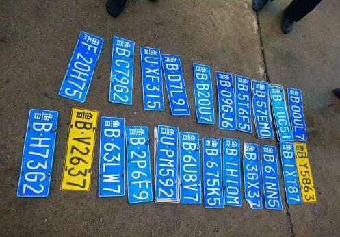 车牌|大雨过后青岛开发区交警捡到不少车牌 看看有没有你的？