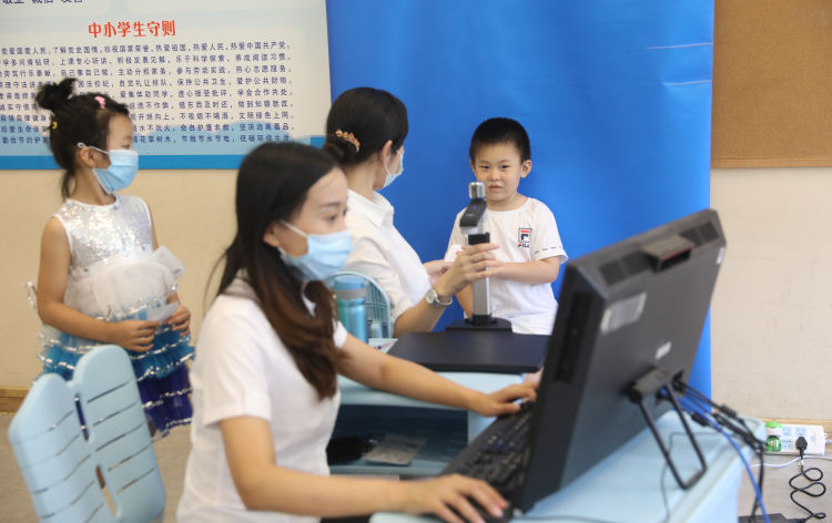 级新生|青岛各小学一年级新生报名现场确认 周日结束