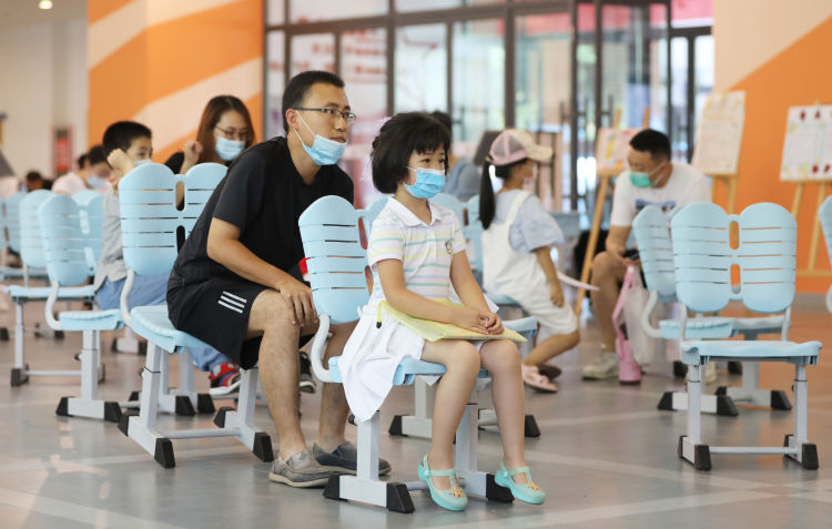 级新生|青岛各小学一年级新生报名现场确认 周日结束