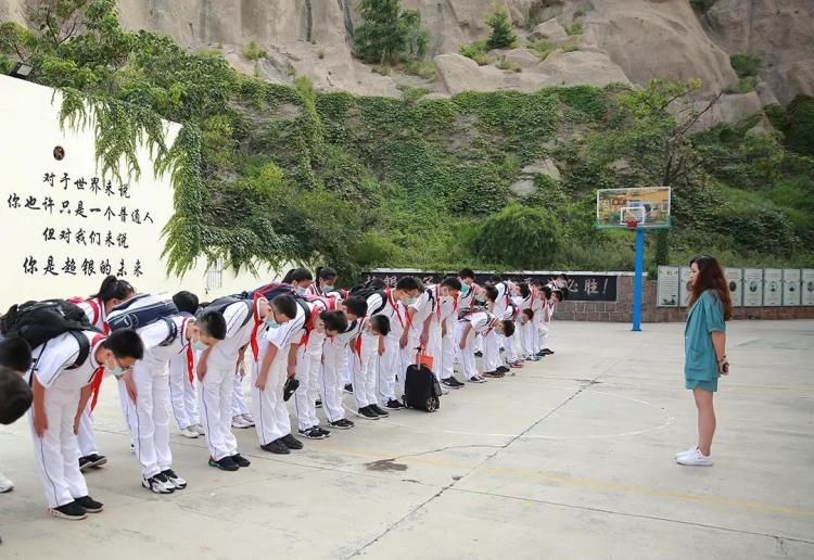 一报到|超银新初一报到 初次见面就与校长约饭“拉家常”感受“不一样”