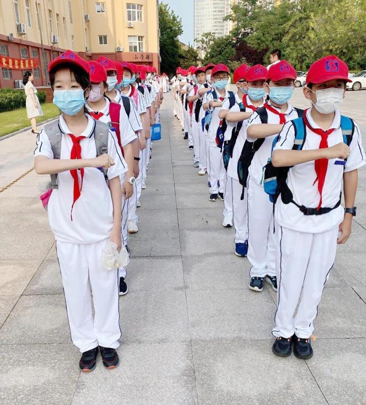 一报到|超银新初一报到 初次见面就与校长约饭“拉家常”感受“不一样”