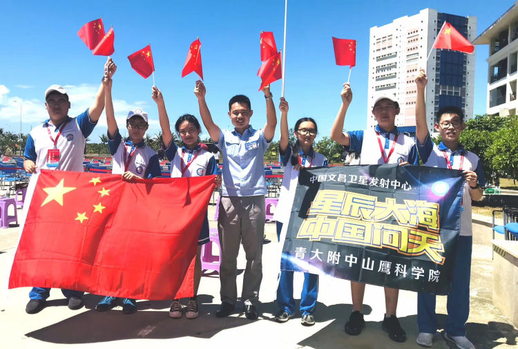 青大|青大附中学子参观长征五号发射塔架 与火星大咖面对面