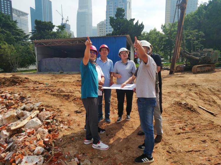 烫金|青岛市生态环境局市南分局荣获烫金锦旗：着眼企业需求 提供高效服务