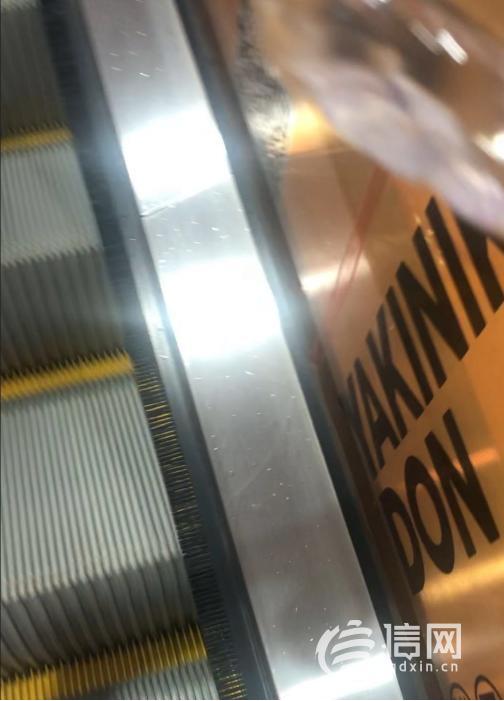 |市北区卓越大融城漏雨 滴在正在运行的自动扶梯上