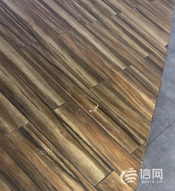 |市北区卓越大融城漏雨 滴在正在运行的自动扶梯上