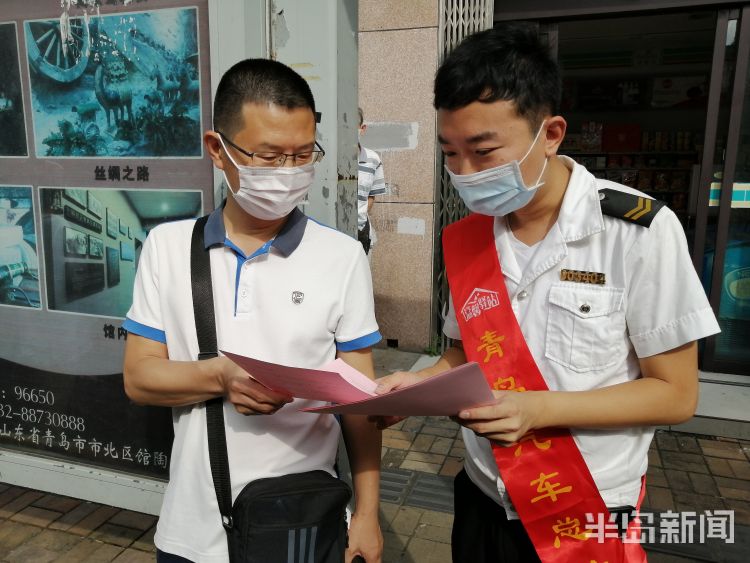 威海路|威海路调流后首个工作日平稳度过 “580”志愿者到站点引导