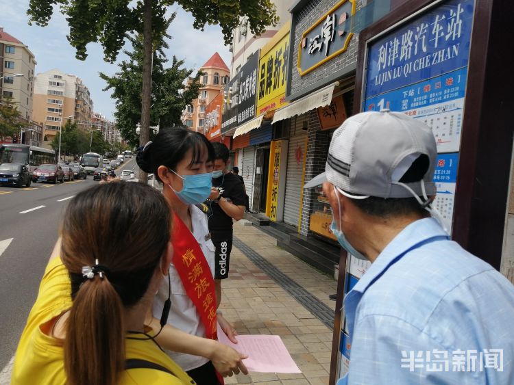 威海路|威海路调流后首个工作日平稳度过 “580”志愿者到站点引导