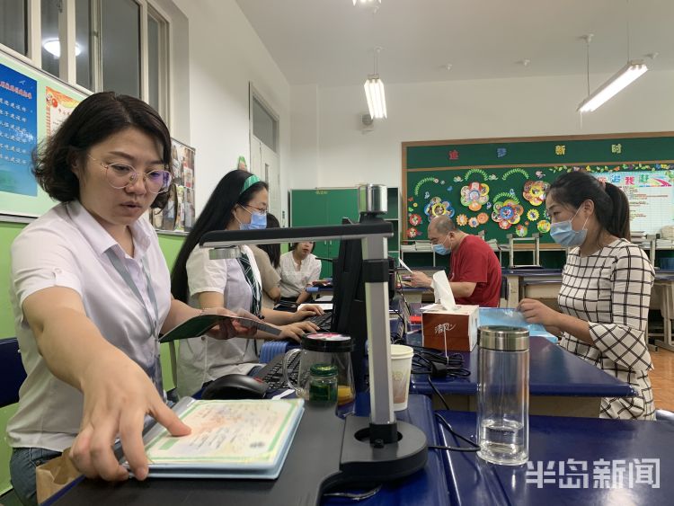 内行|青岛：外来娃小学报名家长越来越“内行” 确认效率大幅提高