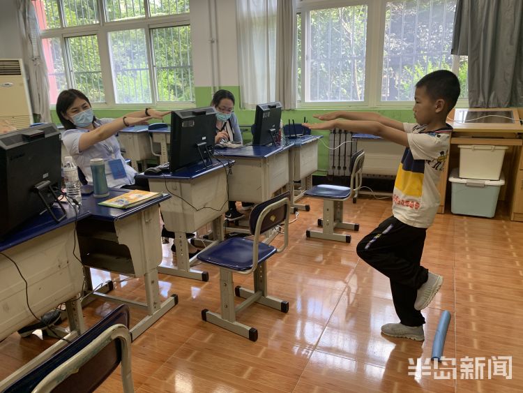 内行|青岛：外来娃小学报名家长越来越“内行” 确认效率大幅提高