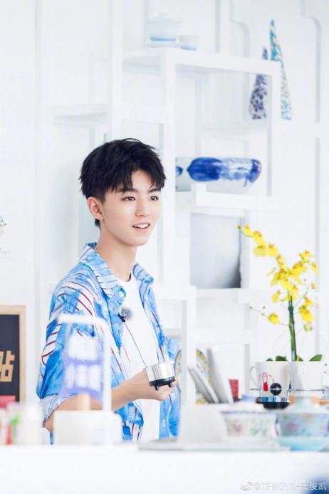 王俊凯|王俊凯杨超越新旧嘉宾陆续登船《中餐厅4》 为何选他们来“飞行”？