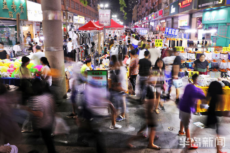 这处|李村商圈步行街重启人从众模式 夜市中摩肩擦踵、人头攒动