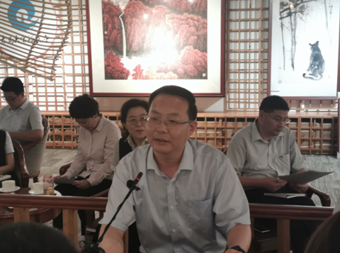 |打造高效便捷政务服务环境 自媒体大v与“一把手”面对面