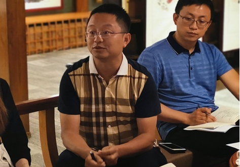 |打造高效便捷政务服务环境 自媒体大v与“一把手”面对面