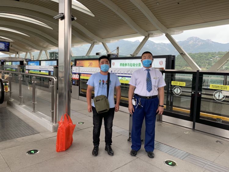 地铁站|早高峰2号线浮山所站乘客突然倒地抽搐 地铁工作人员紧急救助获赞暖心