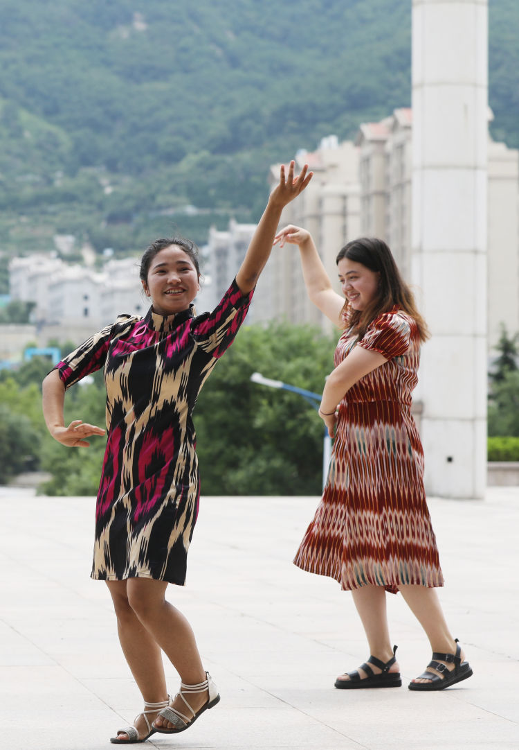 勤工|青岛科技大学：不少新疆学生暑期不回家 校园做勤工或备战考研