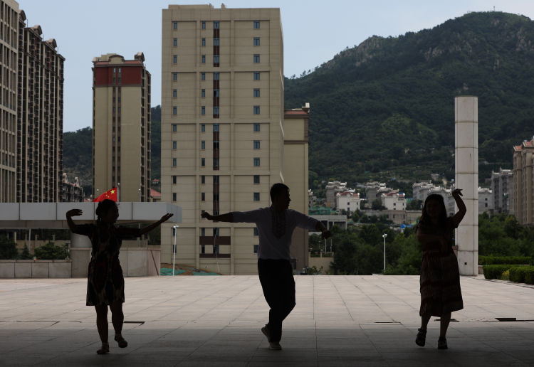 勤工|青岛科技大学：不少新疆学生暑期不回家 校园做勤工或备战考研