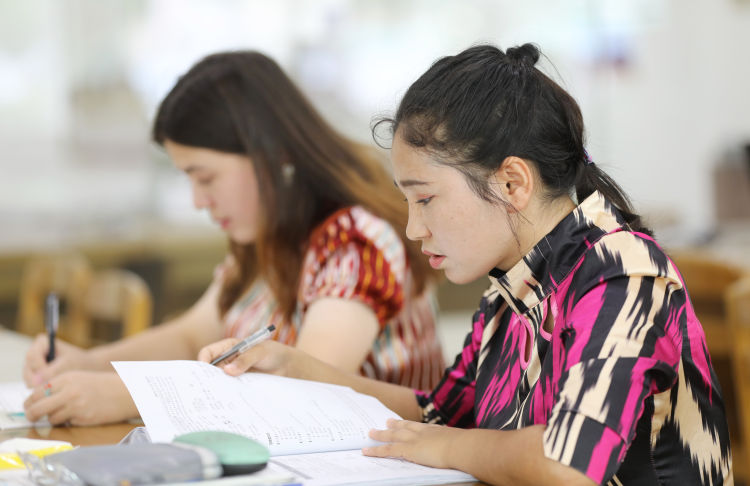 勤工|青岛科技大学：不少新疆学生暑期不回家 校园做勤工或备战考研