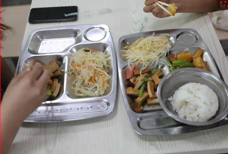 勤工|青岛科技大学：不少新疆学生暑期不回家 校园做勤工或备战考研