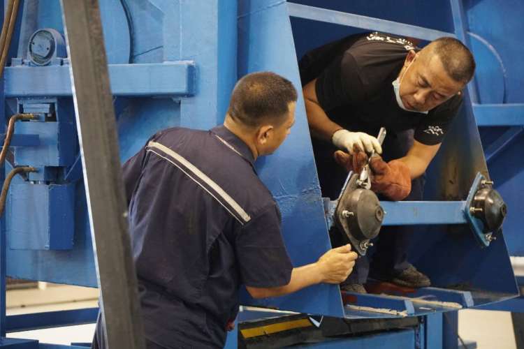 造浪|记者带您参观青岛东方影都 揭秘道具、魔音、造浪等影视拍摄幕后