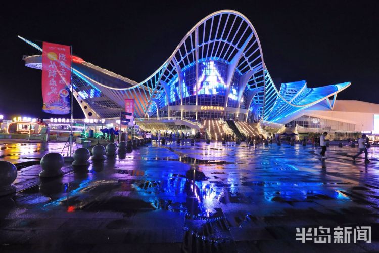 已上|静待君来！青岛西海岸新区金沙滩啤酒城内华灯已上