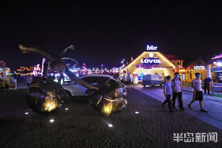 已上|静待君来！青岛西海岸新区金沙滩啤酒城内华灯已上