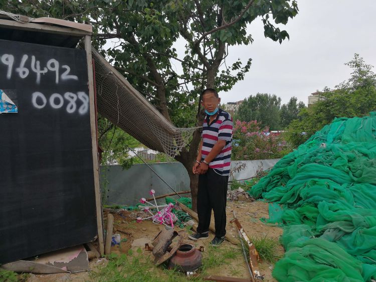 贼喊捉贼|黄岛区一男子偷电动车被发现 他竟质疑车主是骗子