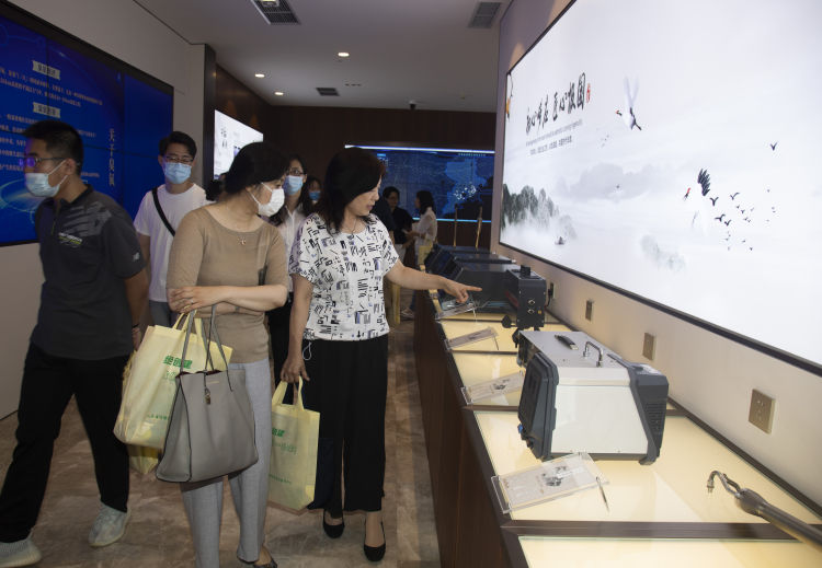 纳新|青岛市环境教育基地创建工作现场观摩会召开 13家申报单位观摩取经